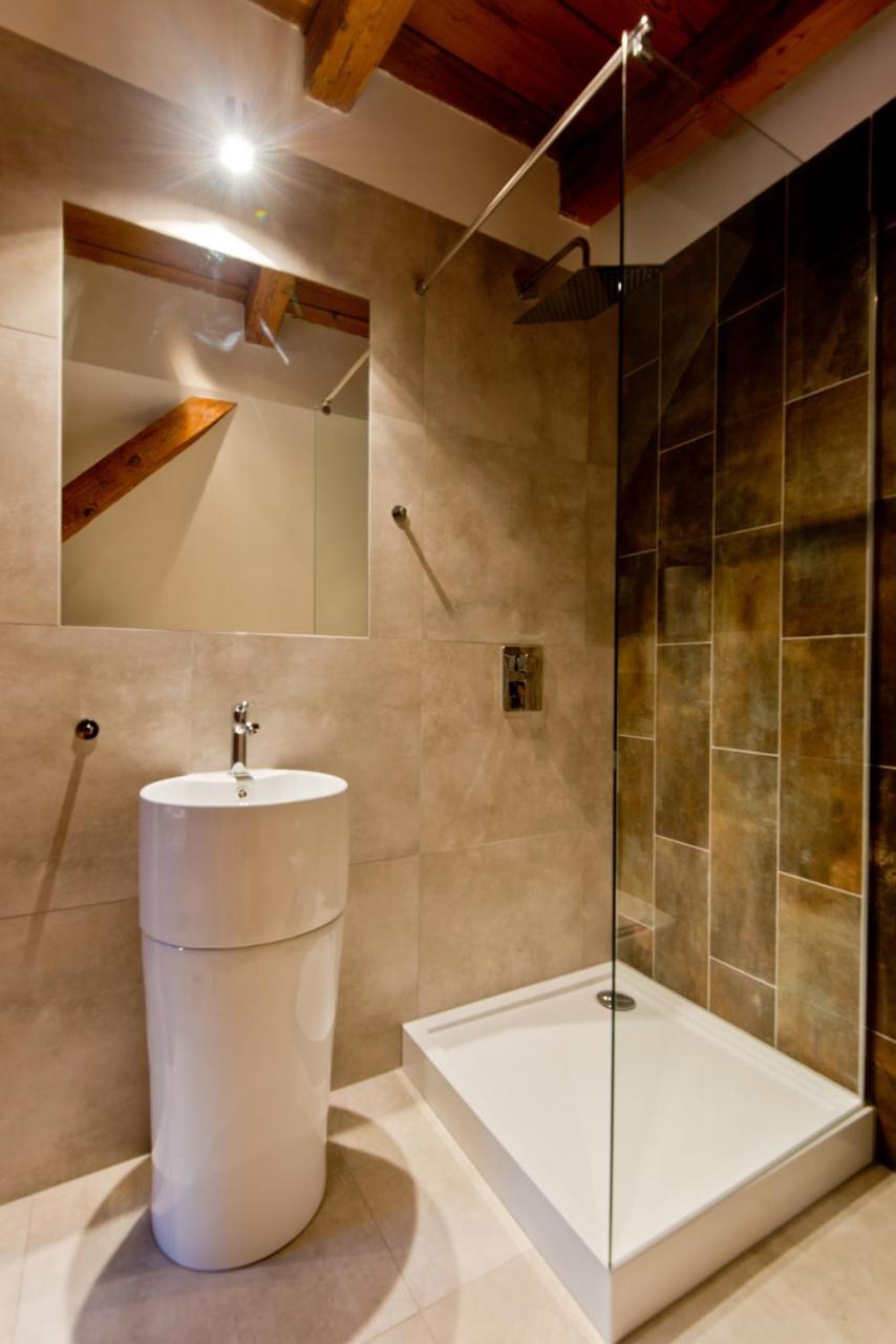 Apartsuites I Sorau Zary  Exterior photo A shower enclosure