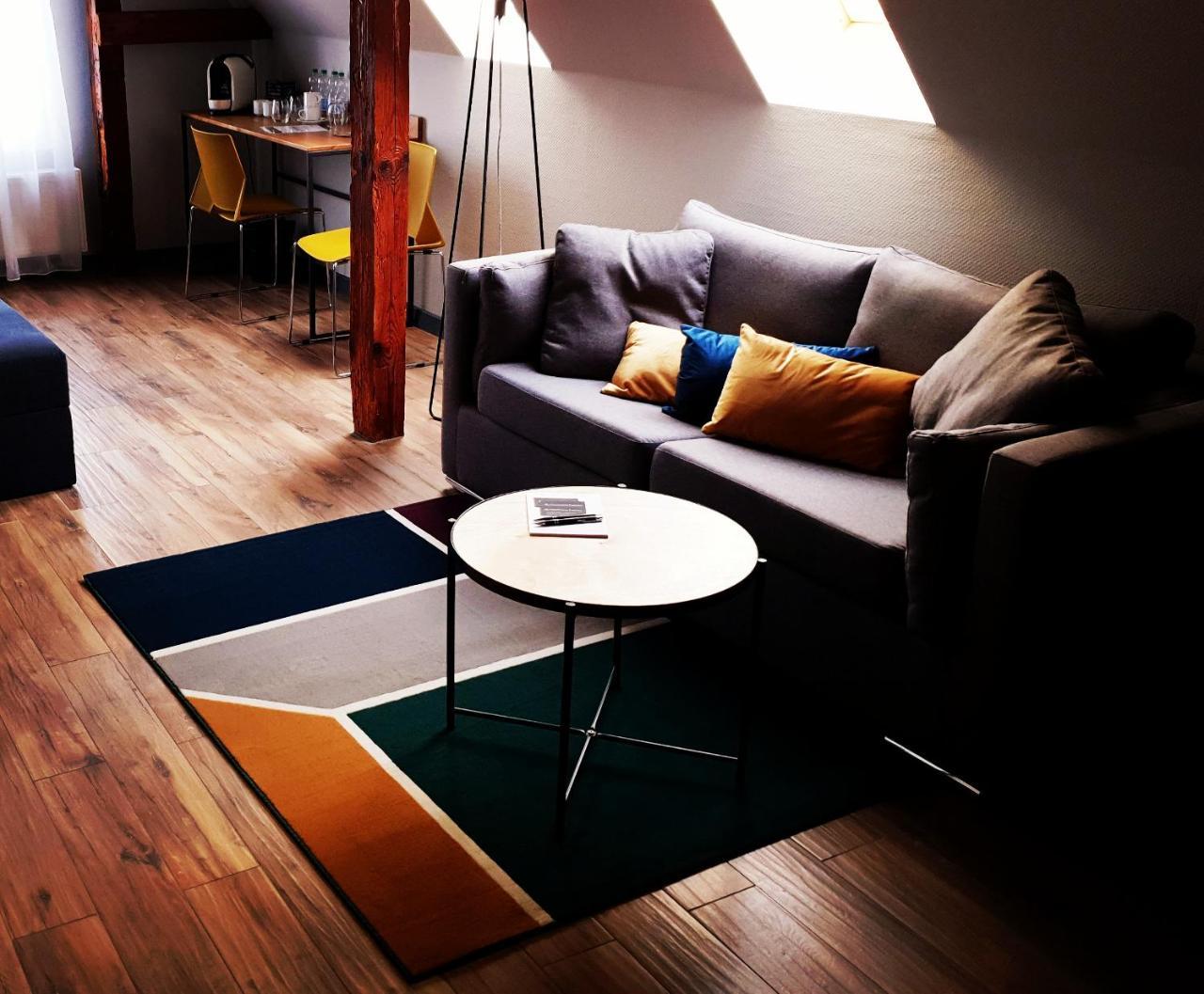 Apartsuites I Sorau Zary  Exterior photo A living room with a sofa